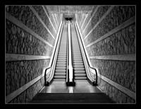 Escalera Mecánica II (B&N mejorado)