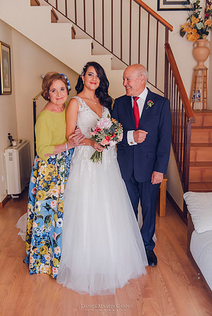 Reportaje fotográfico de boda en la  Parroquia De Santa Andrés de Toledo celebrado Cigarral de Hierbabuena.