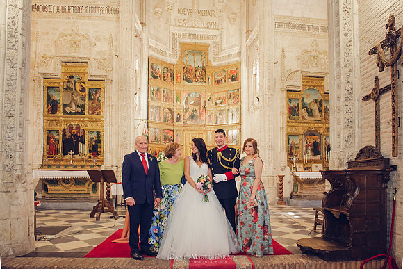 Reportaje fotográfico de boda en la  Parroquia De Santa Andrés de Toledo celebrado Cigarral de Hierbabuena.