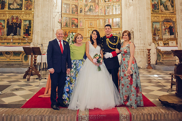 Reportaje fotográfico de boda en la  Parroquia De Santa Andrés de Toledo celebrado Cigarral de Hierbabuena.