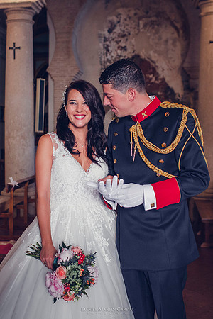 Reportaje fotográfico de boda en la  Parroquia De Santa Andrés de Toledo celebrado Cigarral de Hierbabuena.