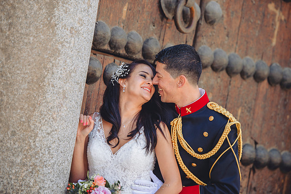 Reportaje fotográfico de boda en la  Parroquia De Santa Andrés de Toledo celebrado Cigarral de Hierbabuena.