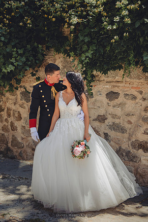 Reportaje fotográfico de boda en la  Parroquia De Santa Andrés de Toledo celebrado Cigarral de Hierbabuena.