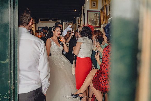 Reportaje fotográfico de boda en la  Parroquia De Santa Andrés de Toledo celebrado Cigarral de Hierbabuena.
