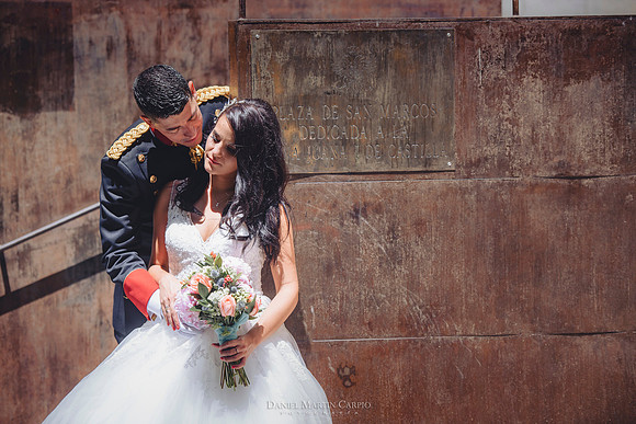 Reportaje fotográfico de boda en la  Parroquia De Santa Andrés de Toledo celebrado Cigarral de Hierbabuena.