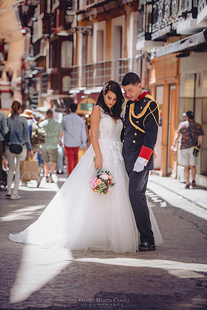 Reportaje fotográfico de boda en la  Parroquia De Santa Andrés de Toledo celebrado Cigarral de Hierbabuena.
