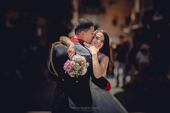 Reportaje fotográfico de boda en la  Parroquia De Santa Andrés de Toledo celebrado Cigarral de Hierbabuena.