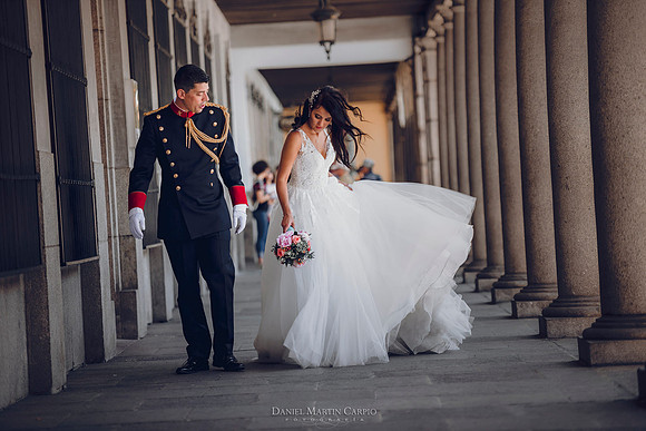 Reportaje fotográfico de boda en la  Parroquia De Santa Andrés de Toledo celebrado Cigarral de Hierbabuena.