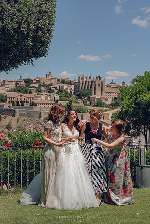 Reportaje fotográfico de boda en la  Parroquia De Santa Andrés de Toledo celebrado Cigarral de Hierbabuena.