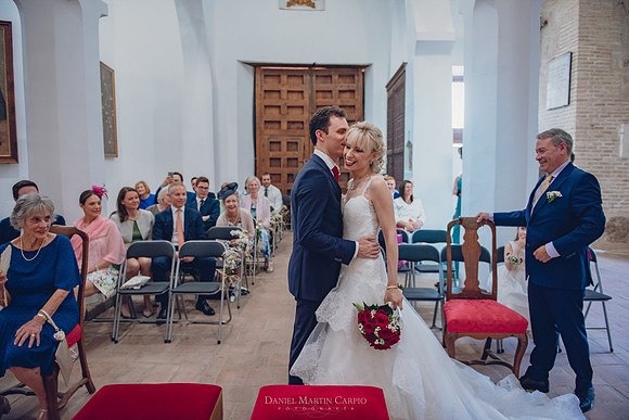 Reportaje fotográfico de boda sw  Azahara y Adrian  en Iglesia de San Lucas de Toledo celebrado Cigarral el Bosque de Toledo  el 29/06/2019.