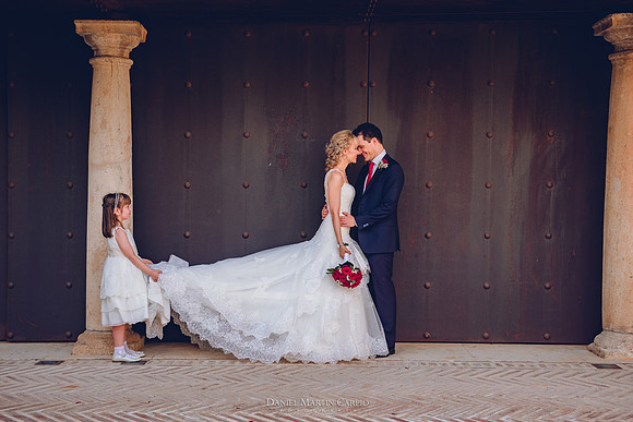 Reportaje fotográfico de boda sw  Azahara y Adrian  en Iglesia de San Lucas de Toledo celebrado Cigarral el Bosque de Toledo  el 29/06/2019.