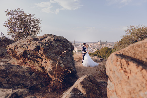 Reportaje fotográfico de boda sw  Azahara y Adrian  en Iglesia de San Lucas de Toledo celebrado Cigarral el Bosque de Toledo  el 29/06/2019.