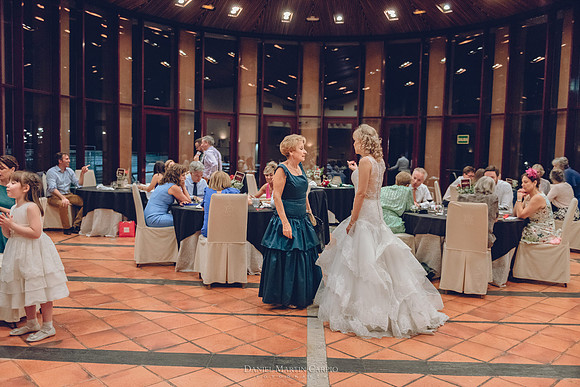 Reportaje fotográfico de boda sw  Azahara y Adrian  en Iglesia de San Lucas de Toledo celebrado Cigarral el Bosque de Toledo  el 30/06/2019.